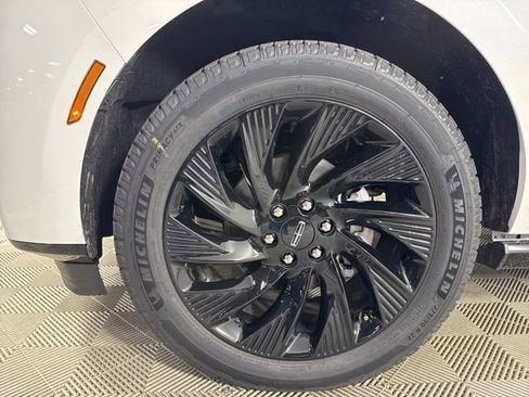 New 2025 Lincoln Navigator Reserve w/ Jet Appearance Package image 35