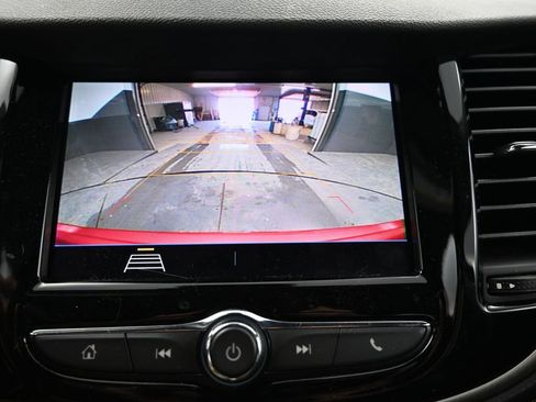 Used 2020 Chevrolet Trax LT w/ Sun & Sound Package AWD/4WD image 13