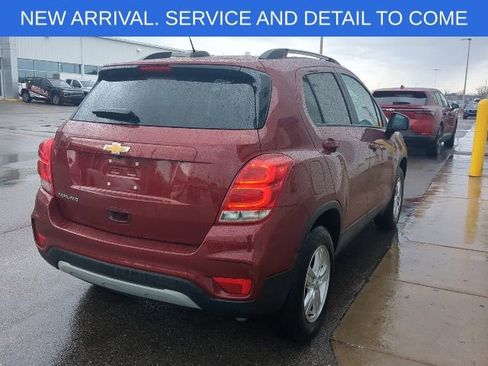 Used 2022 Chevrolet Trax LT w/ LT Convenience Package image 8