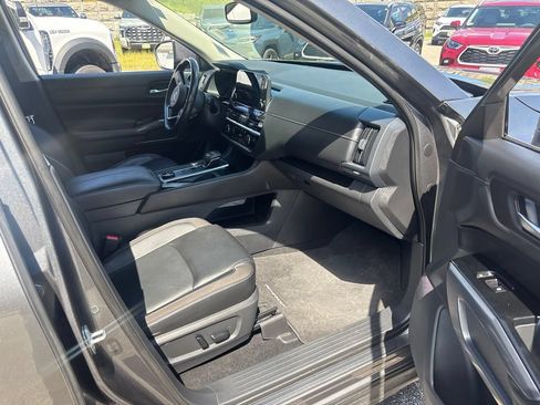 Used 2022 Nissan Pathfinder SL AWD/4WD image 7