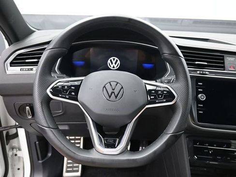 Used 2023 Volkswagen Tiguan SE R-Line image 16