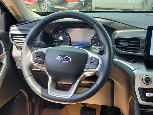 Certified 2022 Ford Explorer XLT w/ Equipment Group 202A RWD image 19
