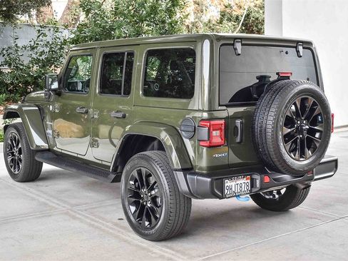 Used 2022 Jeep Wrangler Unlimited Sahara image 4