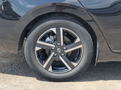 Used 2025 Nissan Sentra SV FWD image 11
