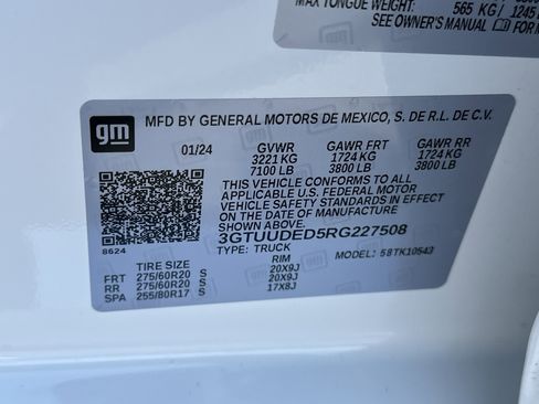 Used 2024 GMC Sierra 1500 SLT w/ SLT Premium Plus Package AWD/4WD image 28