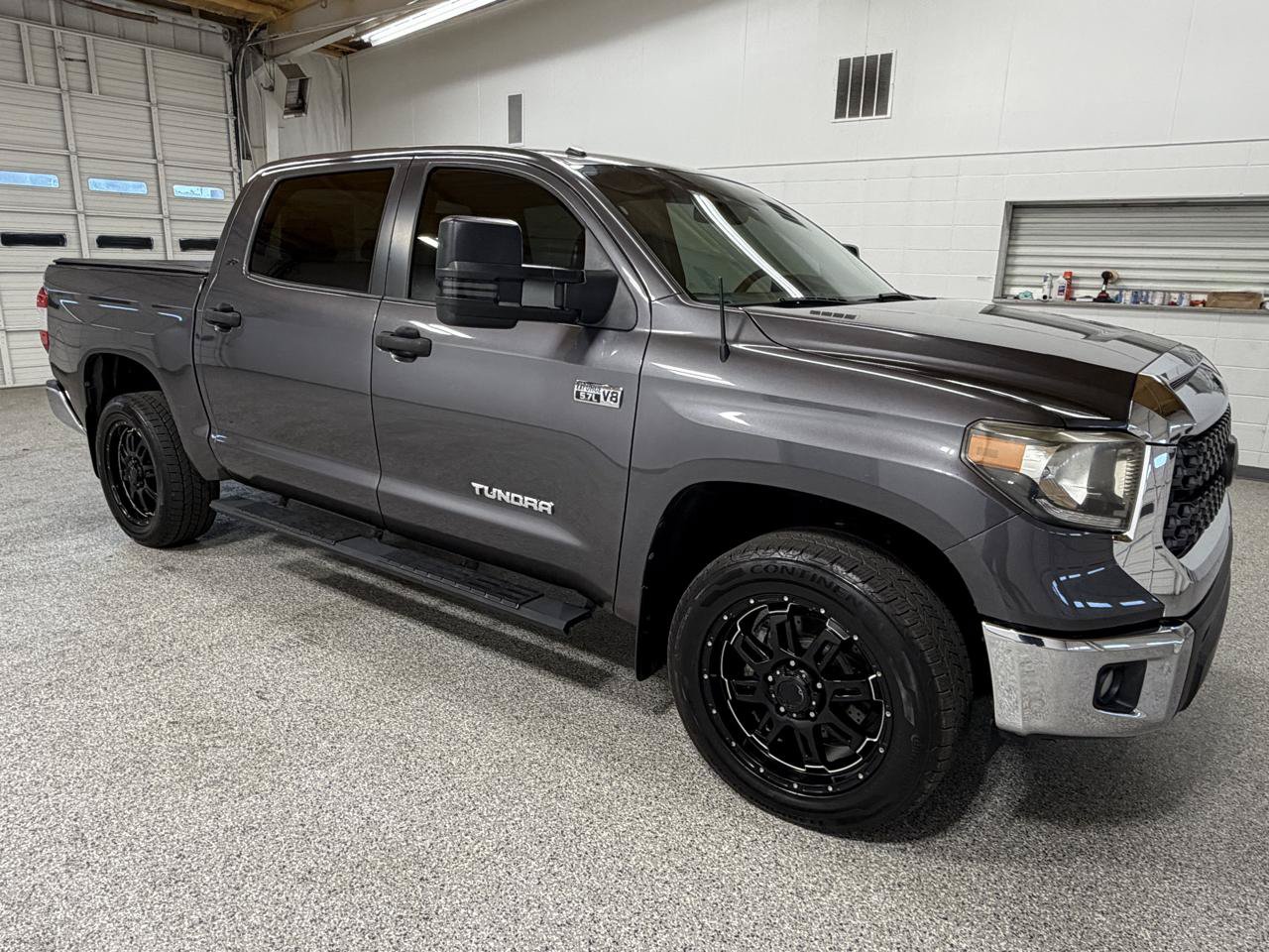 Used 2018 Toyota Tundra SR5 w/ SR5 Upgrade Package AWD/4WD image 4