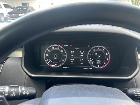 Used 2020 Land Rover Discovery Landmark image 9