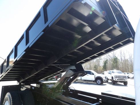 Used 2022 Ford F750 2WD Regular Cab Super Duty image 55