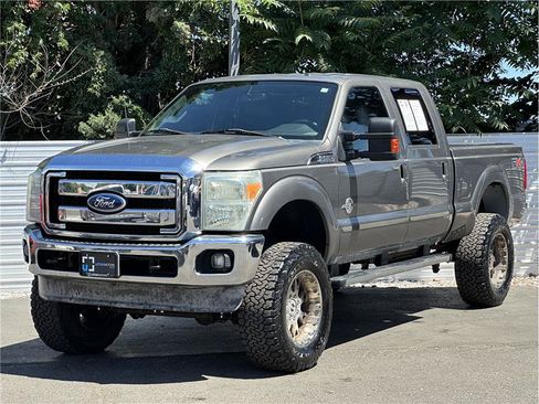 Used 2011 Ford F250 Lariat w/ Lariat Ultimate Pkg AWD/4WD image 6