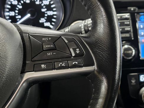 Used 2018 Nissan Rogue Sport SV w/ SV Technology Package FWD image 32