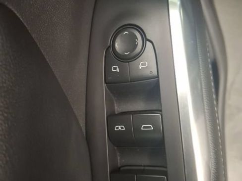 Used 2025 Chevrolet Traverse LT FWD image 20