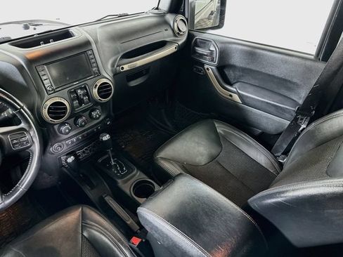 Used 2017 Jeep Wrangler Unlimited Sahara AWD/4WD image 27