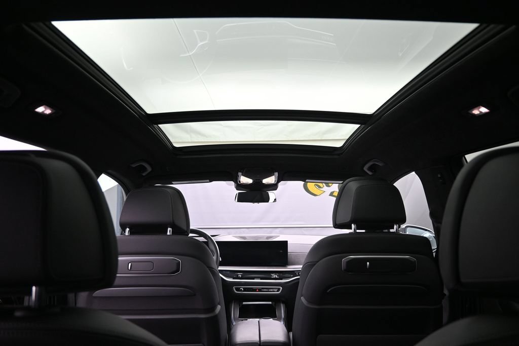 Used 2023 BMW X7 xDrive40i w/ M Sport Package AWD/4WD image 25