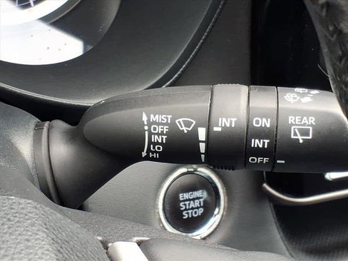 Used 2023 Toyota Highlander LE image 18