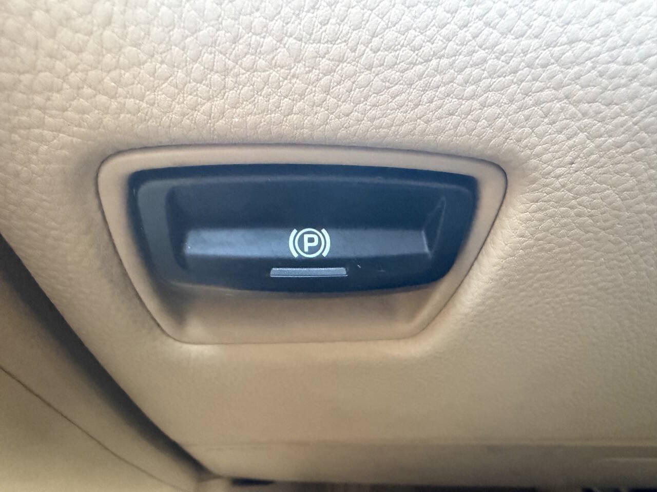 Used 2012 Porsche Panamera 4 AWD/4WD image 20