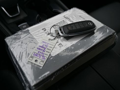 Used 2023 Nissan Rogue SL w/ SL Premium Package image 35