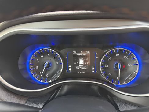 Used 2020 Chrysler Pacifica Touring-L FWD image 28