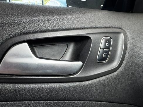Used 2017 Ford Escape SE w/ Equipment Group 201A FWD image 20