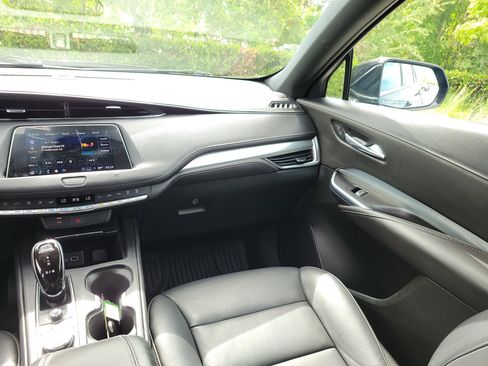 Used 2021 Cadillac XT4 Premium Luxury w/ LPO, Radiant Package FWD image 19