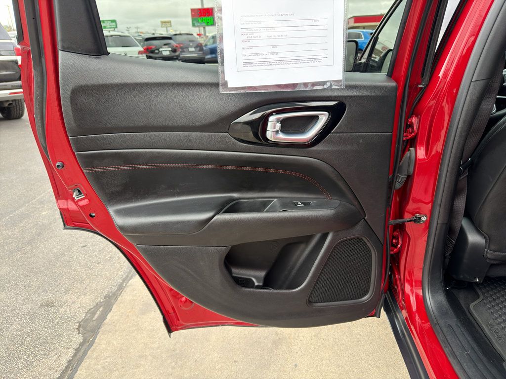 Used 2025 Jeep Compass Trailhawk AWD/4WD image 14