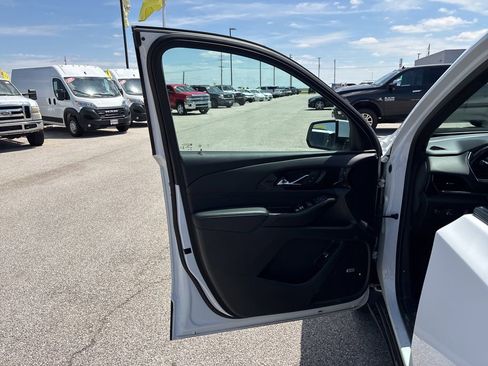 Used 2023 Chevrolet Traverse RS AWD/4WD image 30