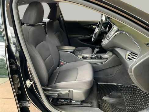 Used 2017 Chevrolet Malibu LT FWD image 28