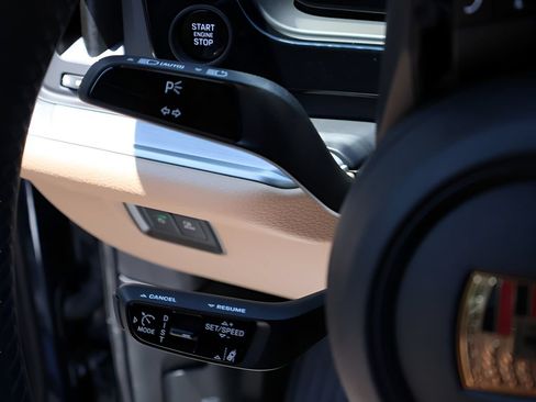 Certified 2026 Porsche Cayenne E-Hybrid Coupe AWD/4WD image 34
