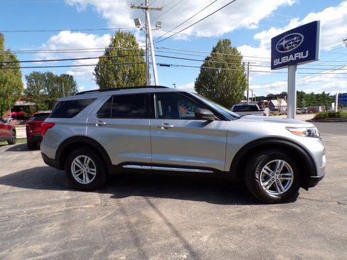 Used 2020 Ford Explorer XLT w/ Equipment Group 202A image 5