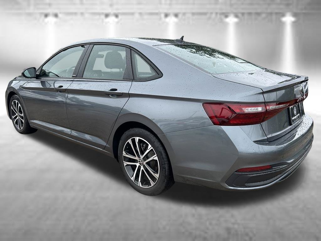 Used 2026 Volkswagen Jetta SE FWD image 4