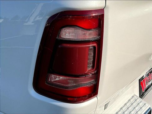Used 2019 RAM 1500 Laramie AWD/4WD image 23