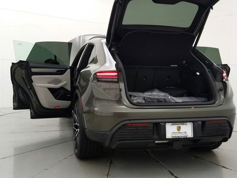 Used 2024 Porsche Macan 4 Electric image 12