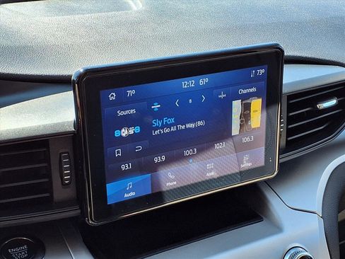 Used 2022 Ford Explorer XLT image 15