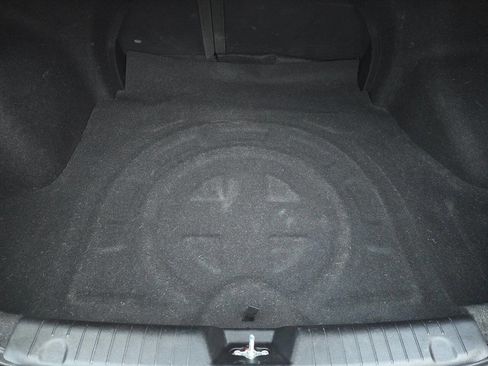 Used 2010 Hyundai Elantra GLS image 31