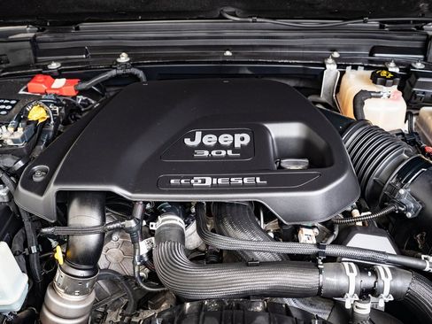 Used 2021 Jeep Wrangler Unlimited Sport image 38