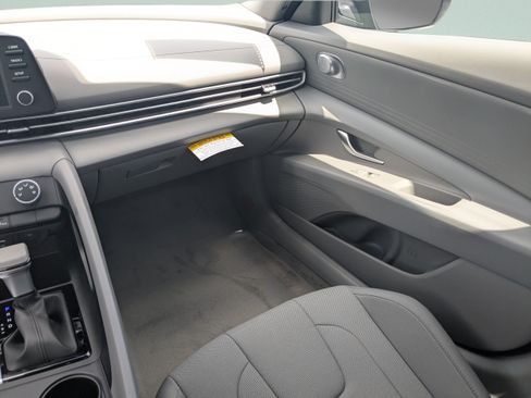 New 2026 Hyundai Elantra SE FWD image 18