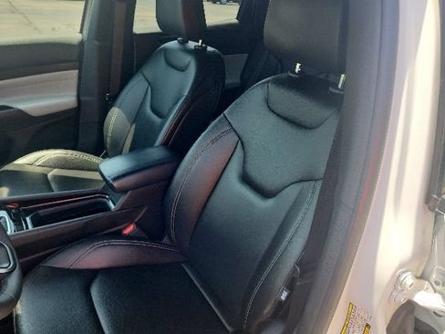 Used 2025 Jeep Compass Limited AWD/4WD image 29