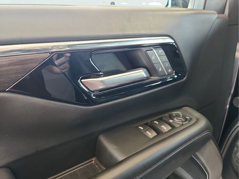 Used 2025 Chevrolet Tahoe LT RWD image 12