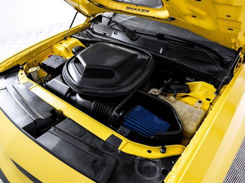 Used 2017 Dodge Challenger R/T image 42