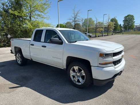 Used 2018 Chevrolet Silverado 1500 Custom w/ Custom Value Package AWD/4WD image 7