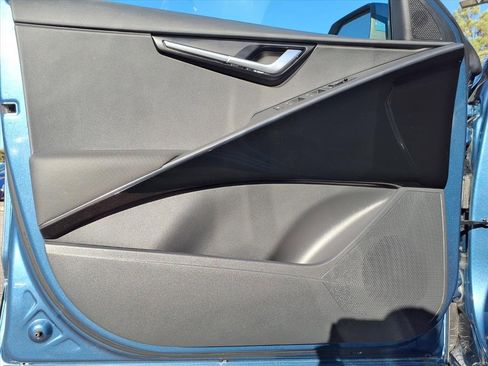 Certified 2025 Kia Niro EX image 22