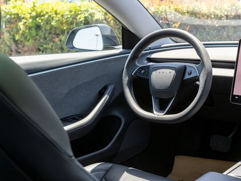 Used 2025 Tesla Model 3 Long Range RWD image 27