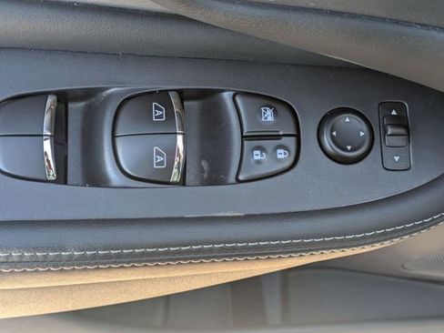 Used 2024 Nissan Murano SL image 12