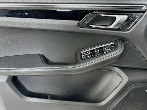 Certified 2026 Porsche Macan AWD/4WD image 11