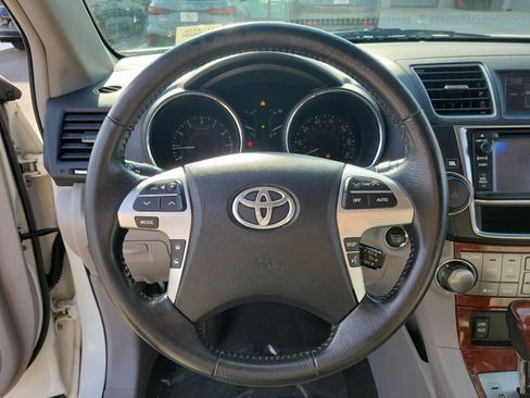 Used 2013 Toyota Highlander Limited FWD image 17