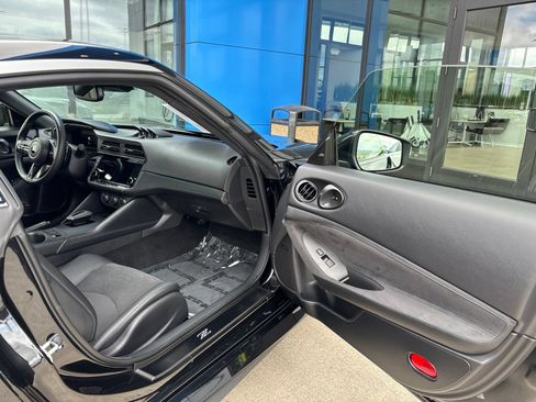 Used 2024 Nissan Z Performance w/ Floor Mat Package RWD image 13