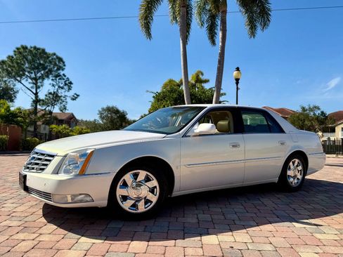 Used 2006 Cadillac DTS Luxury III 4dr Sedan image 2