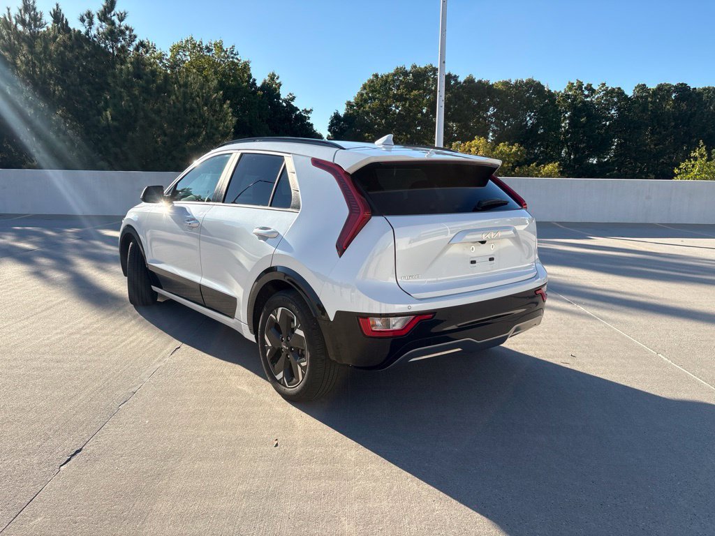 Used 2023 Kia Niro Wind w/ Wind Preserve Package FWD image 2