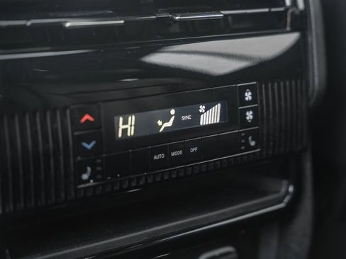 Used 2022 Jeep Wagoneer Series III w/ Premium Group I image 40