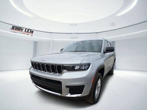 New 2025 Jeep Grand Cherokee L Laredo image 6