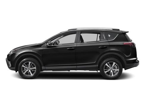 Used 2018 Toyota RAV4 XLE AWD/4WD image 2